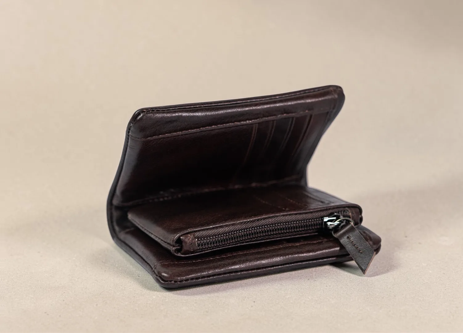 𝐋𝐞𝐚𝐭𝐡𝐞𝐫𝐇𝐨𝐨𝐝 𝐒𝐞𝐦𝐢-𝐥𝐨𝐧𝐠 𝐖𝐚𝐥𝐥𝐞𝐭 -- (Smoky Chocolate) - Image 3